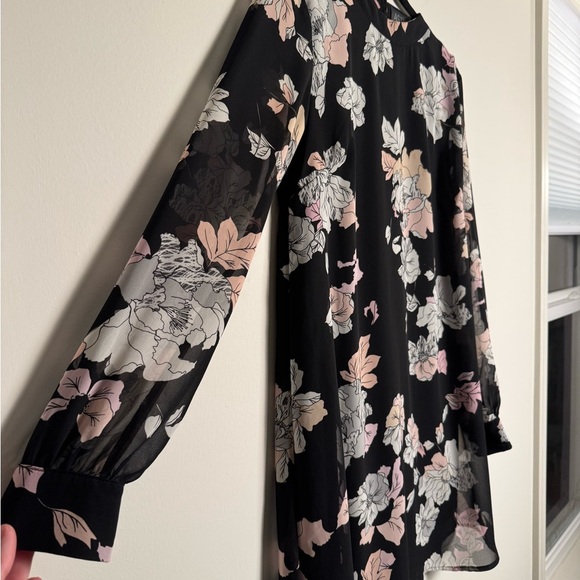 Astr White Cream Backless Sheath Dress with Bishop Sleeves - Picture 3 of 8